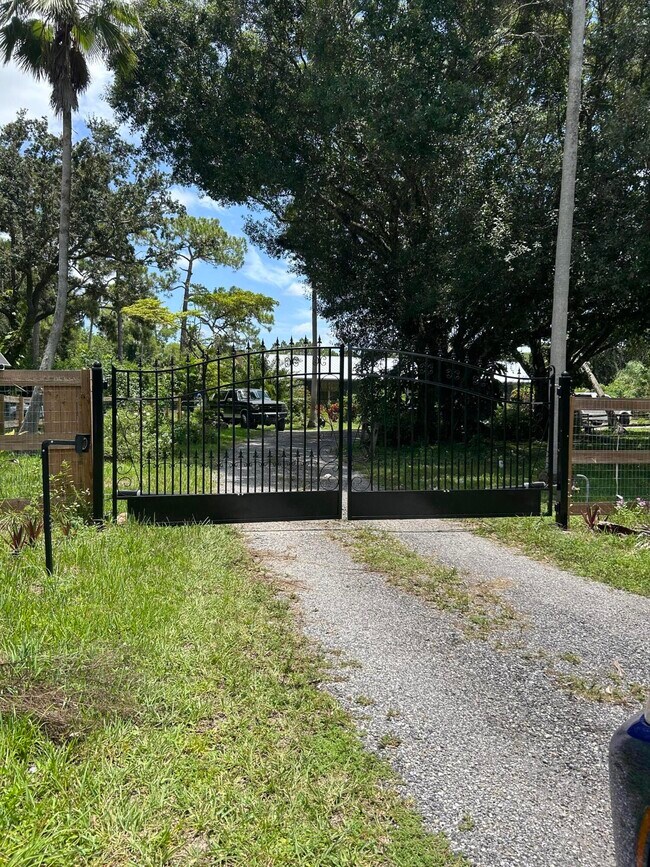 Photo - 3208 A Rd