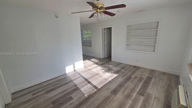 Photo - 808 NE 10th St Unit 3