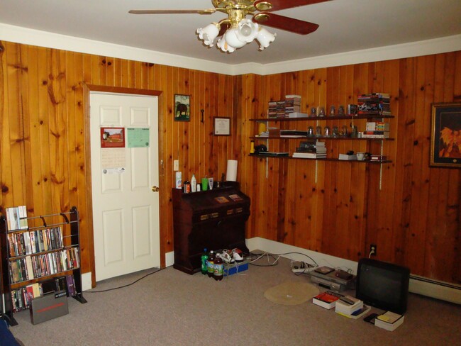 Room #2 - 121 N Normal St Unit Apt 4 - Room for rent
