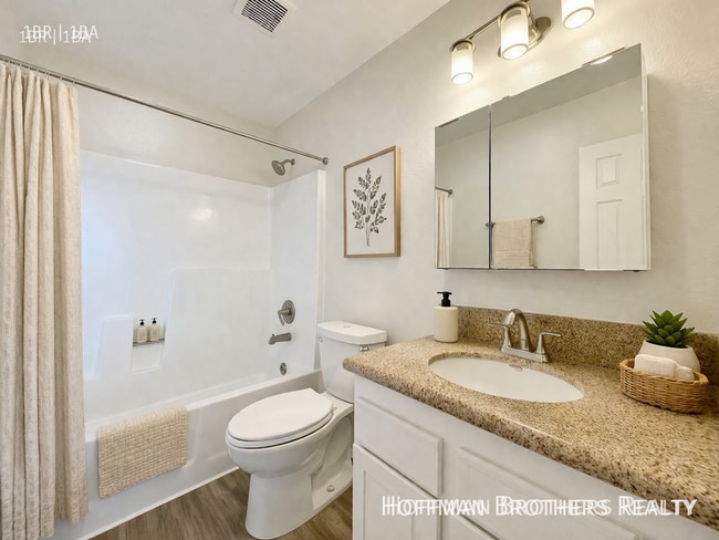 1725 Grismer Ave Unit 105