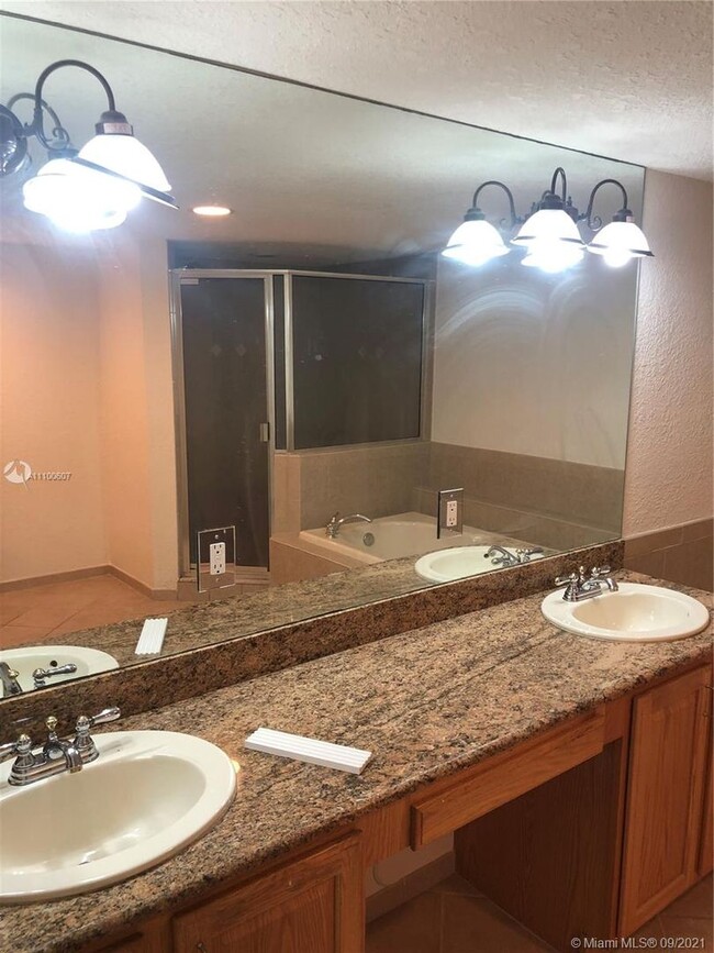 Photo - Three Bedroom unit in Victoria Park - Pine... Condo