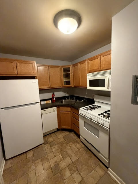 Kitchen - 26-02 High St Unit F