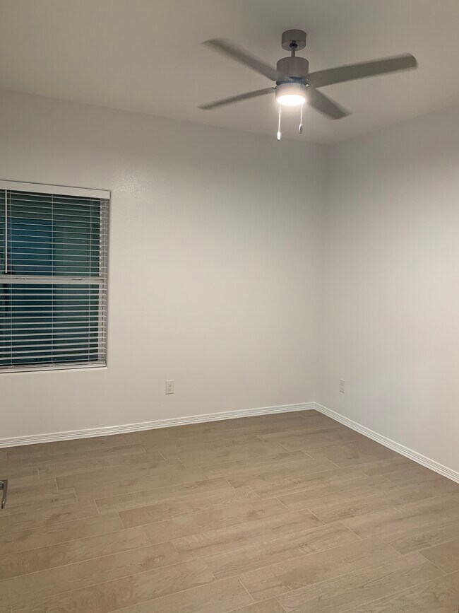 Dormitorio - 918 N Spruce St Unidad 2