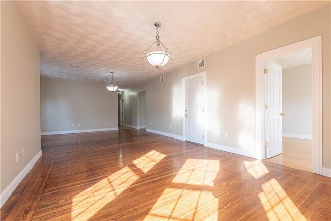 Photo - 29 Marlborough Ave