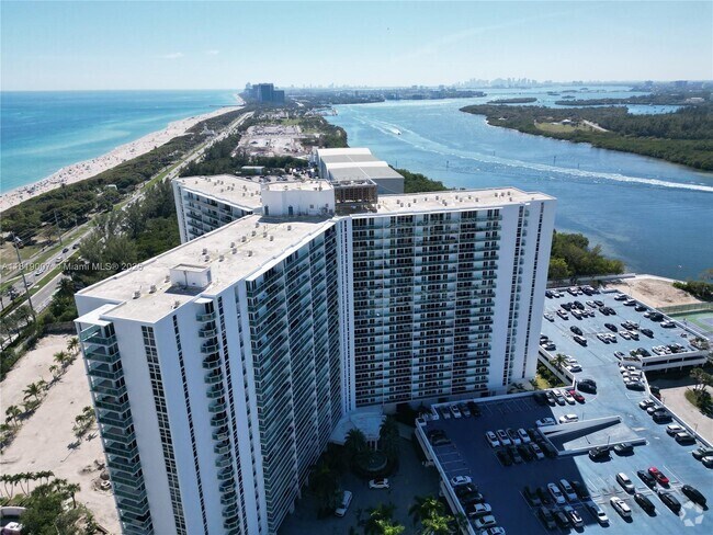 Building Photo - 100 Bayview Dr Unit 812 Rental