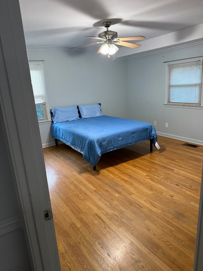 Photo - 212 White Oak St