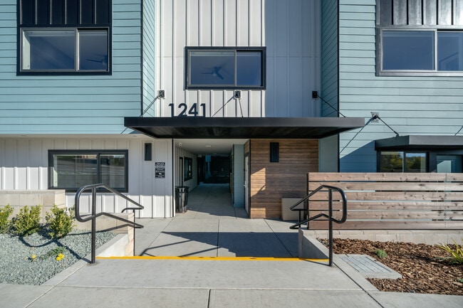 Photo - Laurel Lane Apartments