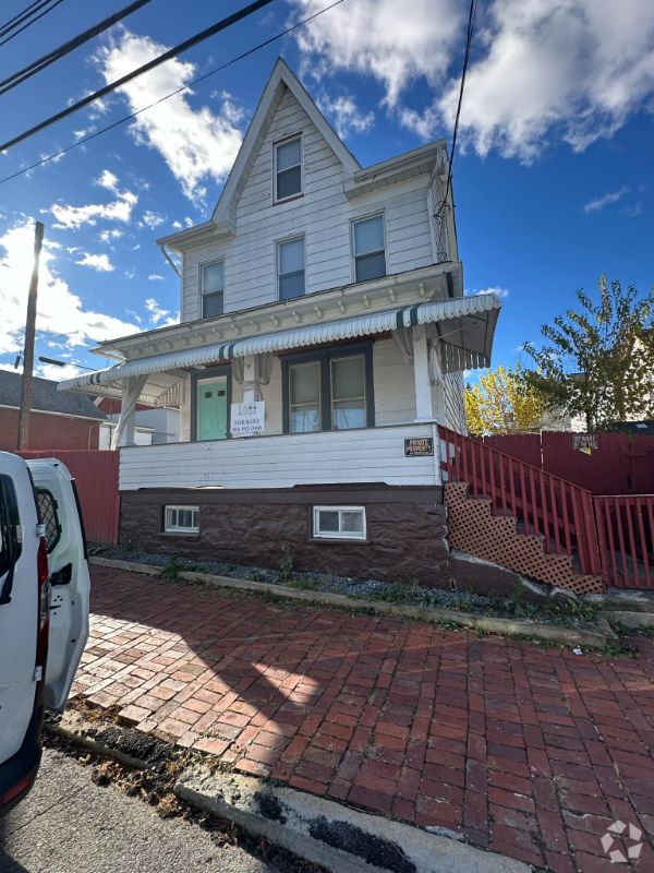 Building Photo - 113 1st St Rental