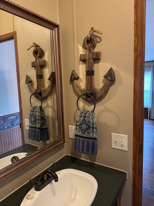 Photo - 5715 Bluebird St