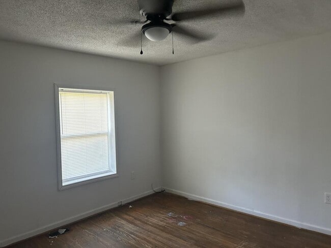 Photo - 717 Boyd St