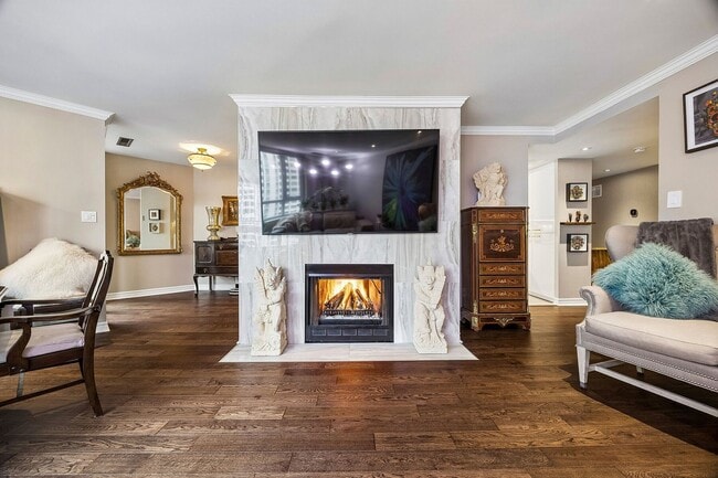 Photo - 55 Wellesley St E