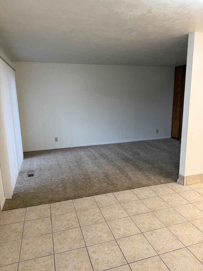 Family Room - 1306 S 200 W Unit Continental Townhouse