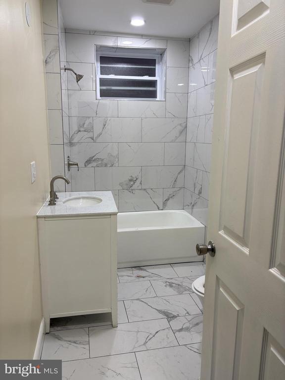 Photo - 5231 Spruce St