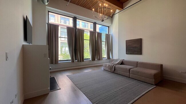 Photo - 2303 S Michigan Ave Unit 203