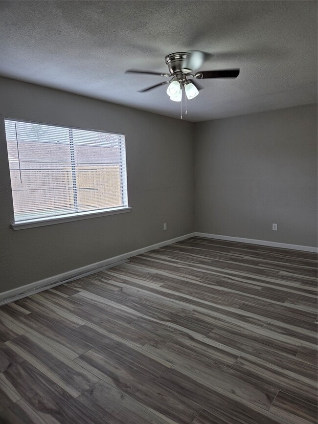 Building Photo - 527 Tara Plantation Dr