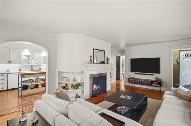 Photo - 80 Lakeshore Dr