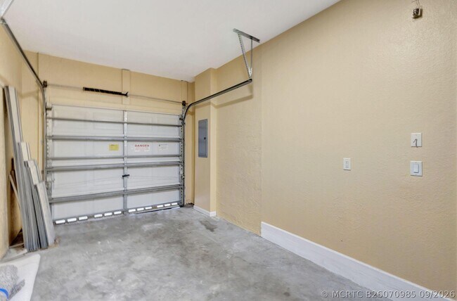 1302 Lucaya Dr