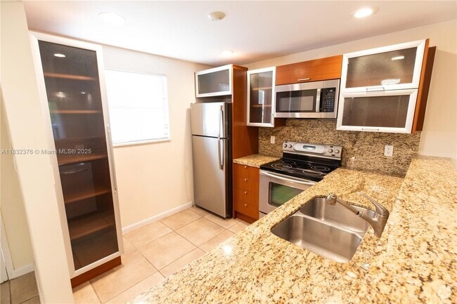 Building Photo - 100 Edgewater Dr Unit 336 Rental