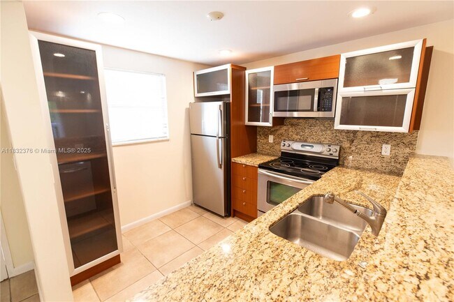 Building Photo - 100 Edgewater Dr Unit 336 Rental