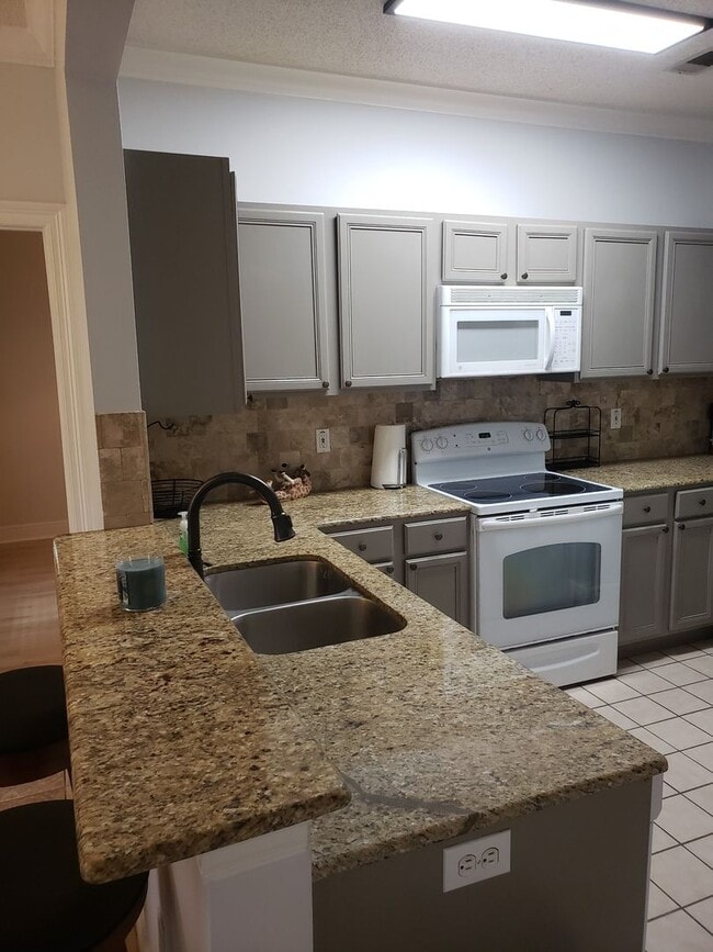 Now Leasing! Highland Village II – Gated a... - Now Leasing! Highland Village II – Gated a... House