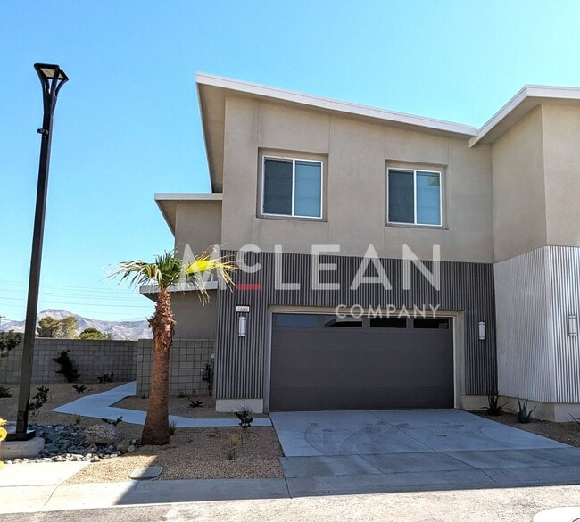 Building Photo - Beautiful Two-Story Four Bedroom Home at t...
