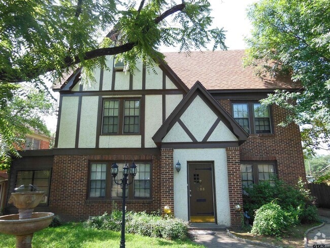 Building Photo - 208 W Phillips St Rental