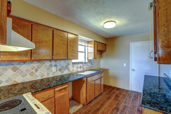 Photo - 3415 W 19th St