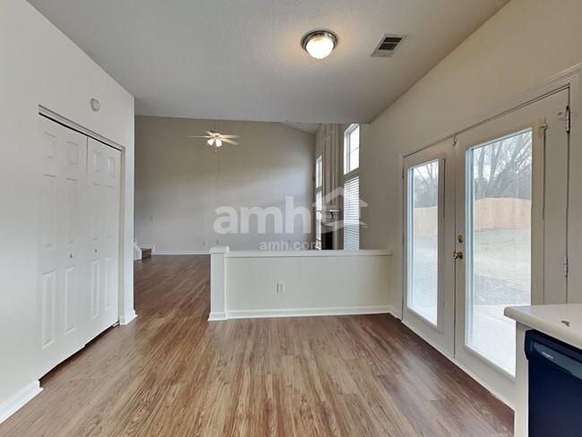 Photo - 117 Eagleston Ln