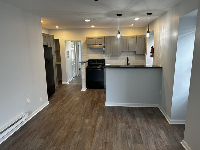 Building Photo - 50 E Washington Ln Unit 3rd floor Rental