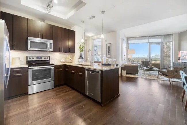 Building Photo - Elevated Galleria Living | 4 Weeks Free + ... Unit HPO2 Rental