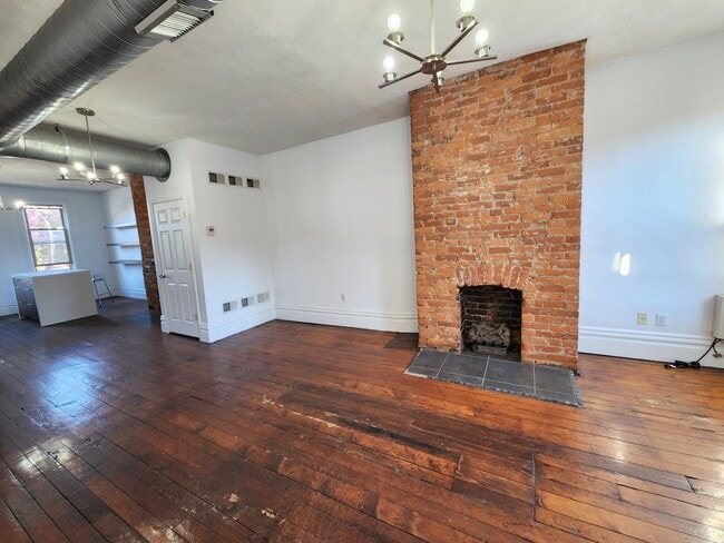 Building Photo - 5330 Butler St Unit Loft