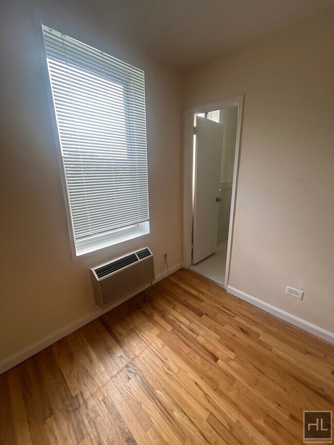 Photo - GRAND CENTRAL PARKWAY Unit 3B