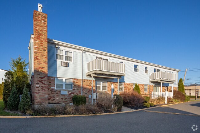 Photo - 260 Waverly Ave