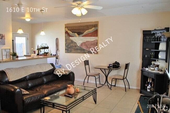 Building Photo - Updated 2 Bedroom 1 Bath - Quick Walk/Bike... Rental