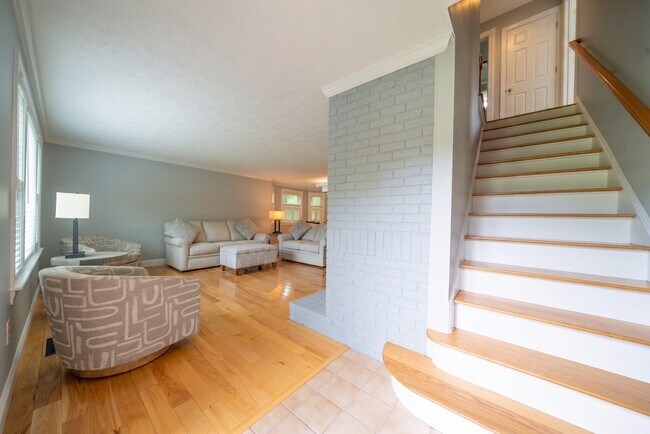 Photo - 246 Winding Pond Rd