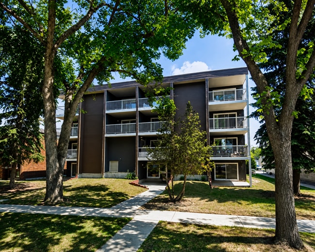 Building Photo - 10837-10117 117 St NW Unit 301