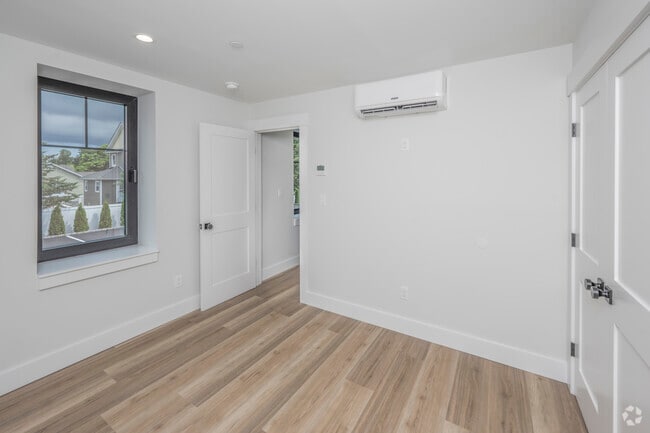 1BR, 1BA - 650SF - Bedroom
