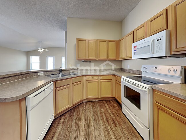 Photo - 554 Sedgewood Cir