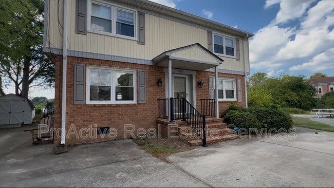 Building Photo - 3015 Luxembourg St Rental