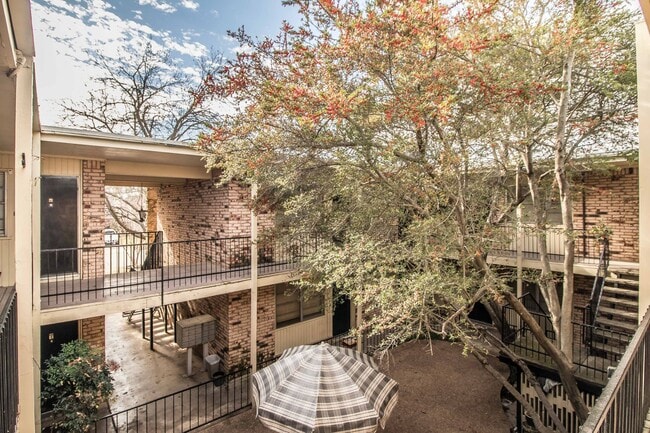 Photo - Charming Downstairs Apartment in the Heart of the Cultural District!