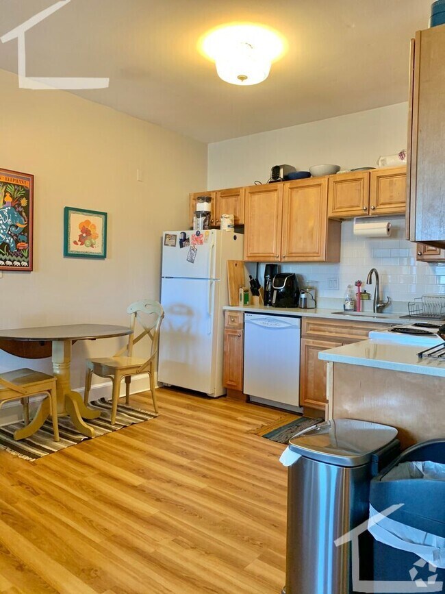 Building Photo - Washington Sq. Location. Heat, Hot Water I... Rental