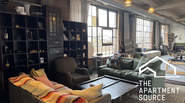 Building Photo - 3144 W Carroll Ave Unit H