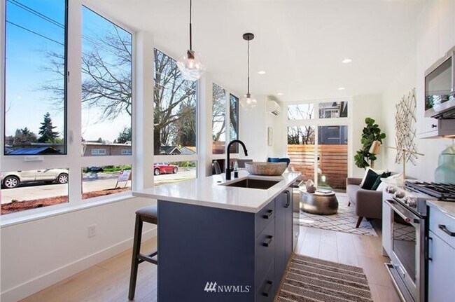 Photo - 8553 Interlake Ave N
