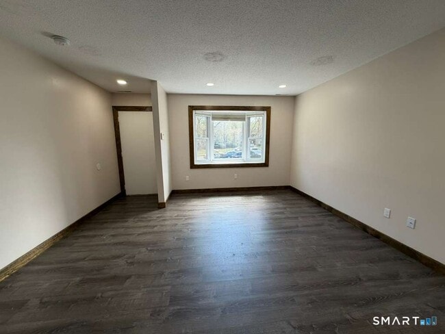 Photo - 35 Leslie Rd Unit L