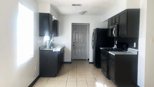 Photo - 4856 Dale St