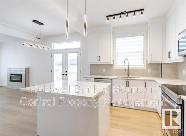 Photo - 10008-10162 162 St NW