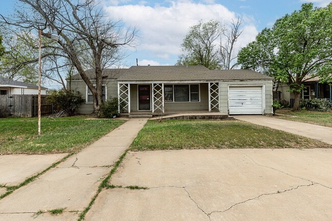 Building Photo - 3 Bedroom Home for under $1000