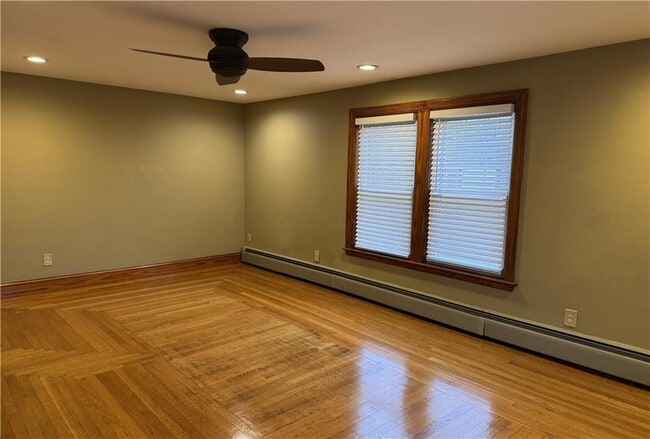 Photo - 60 Notre Dame St