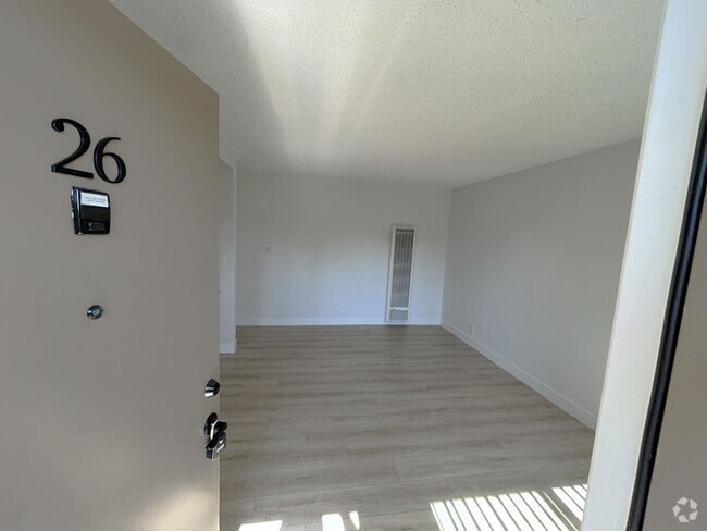 Building Photo - 650 W Gardena Blvd Rental
