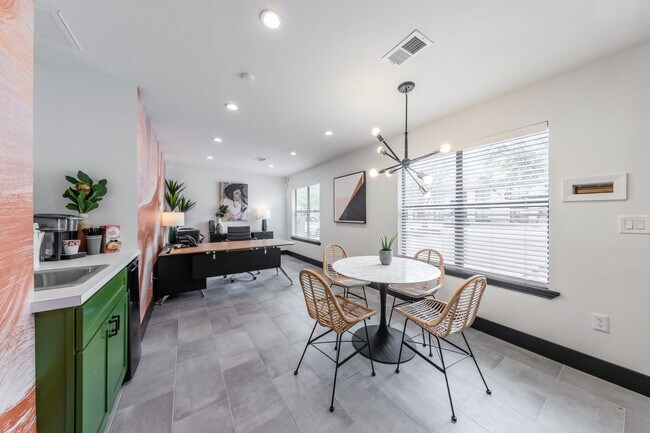 Photo - El Monty Apartments